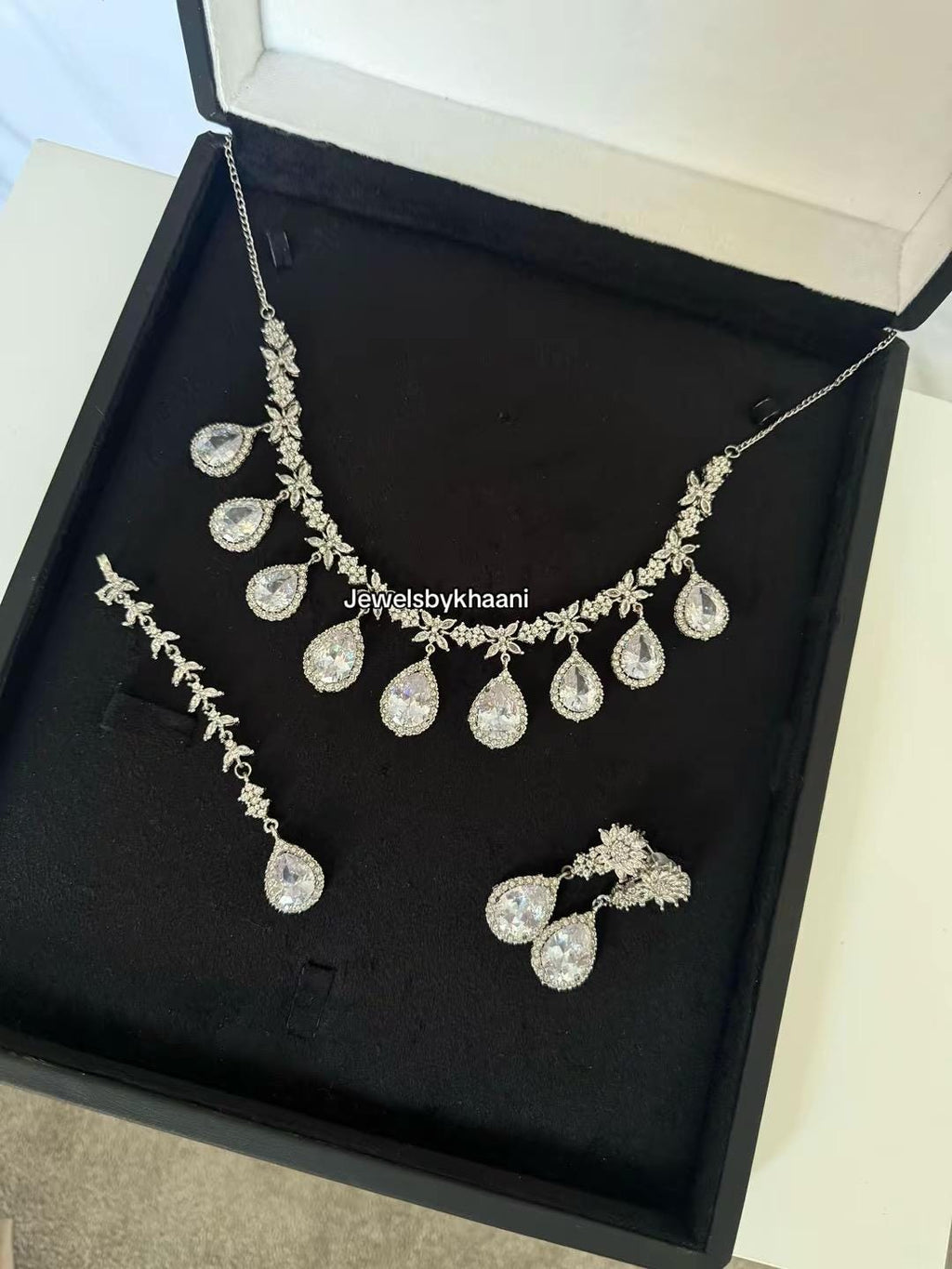 Silver plated 3 pieces Indian/Pakistani Walima Bridal  Jewelry Set  (Necklace, earrings and tikka)