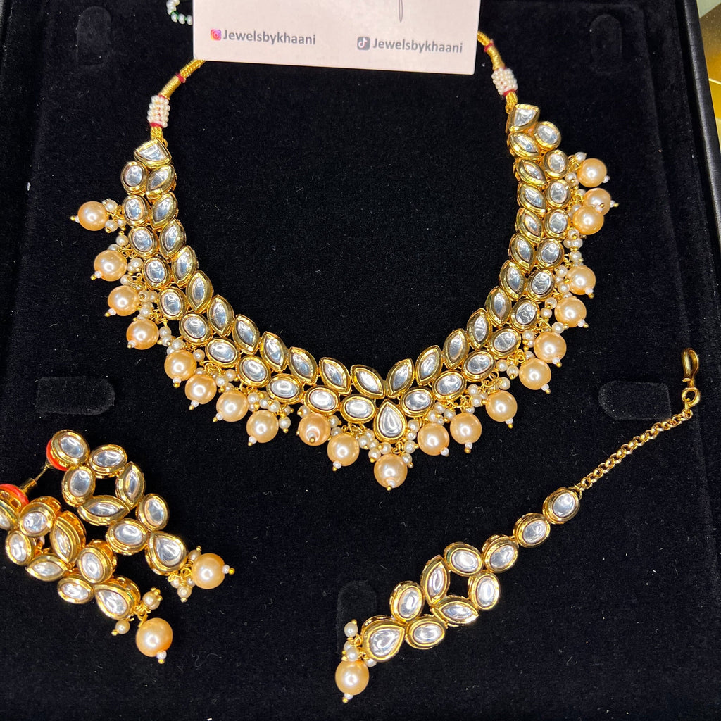 Three pieces  jewellery set
