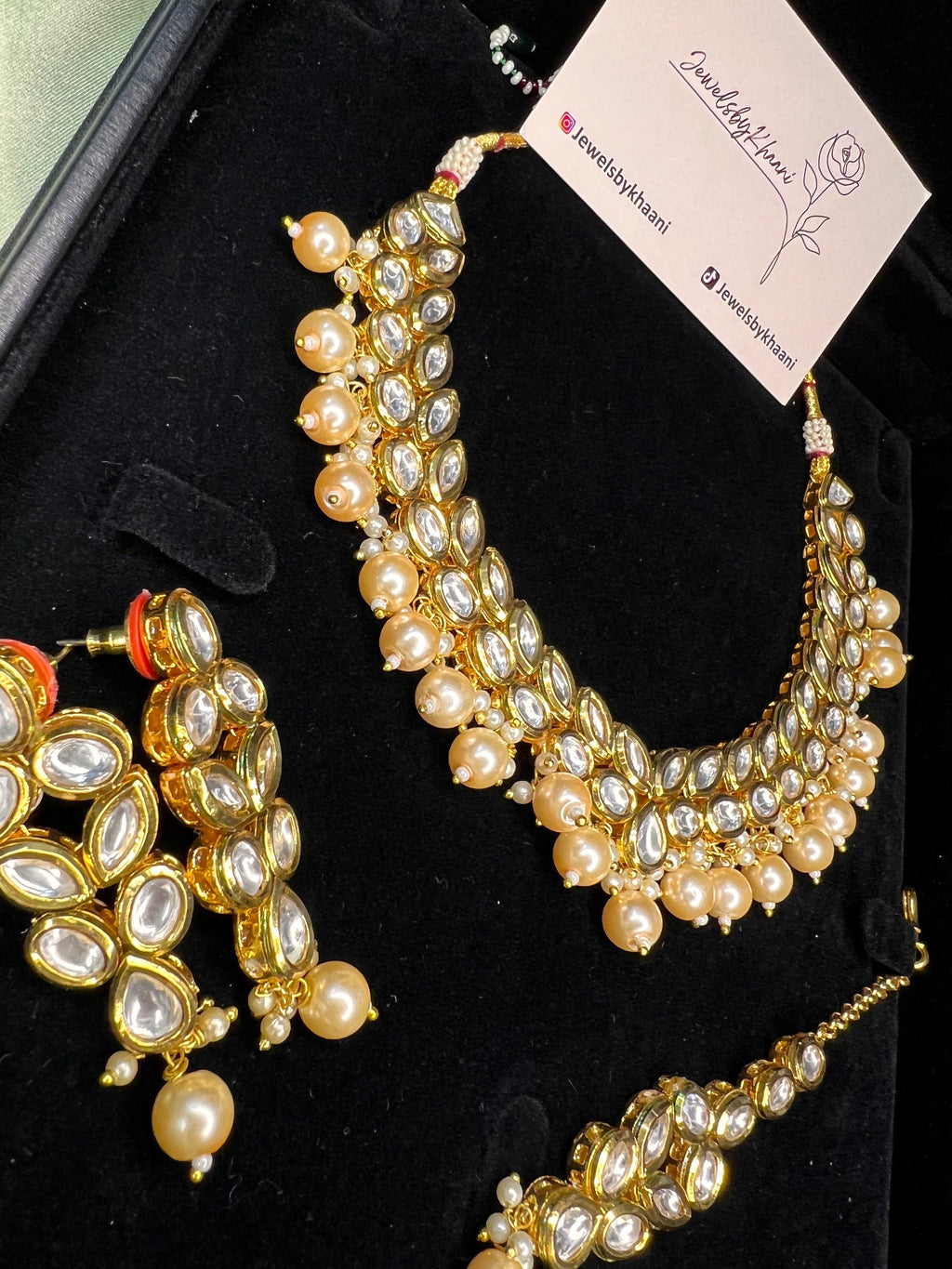 Three pieces  jewellery set