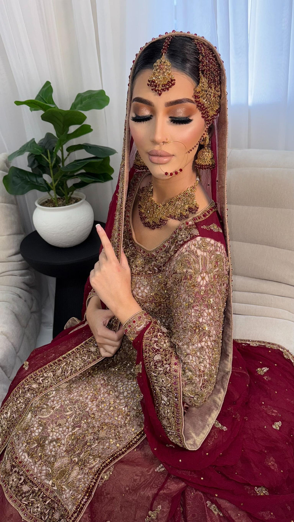 24k Gold plated 4pcs  bride Indian/Pakistani Bridal Choker Jewelry Set for Wedding (Necklace, Maang Tikka, Jhumka Earrings, Jhoomar)