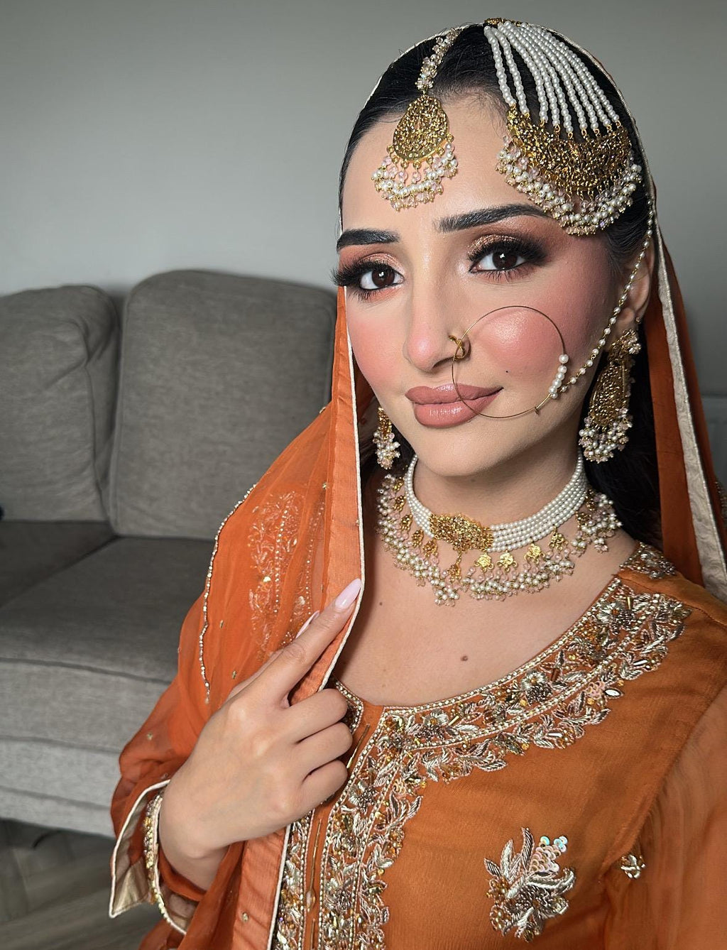 24k Gold plated 5pcs  bride Indian/Pakistani Bridal Choker Jewelry Set for Wedding (Necklace, Maang Tikka, Jhumka Earrings, Jhoomar)