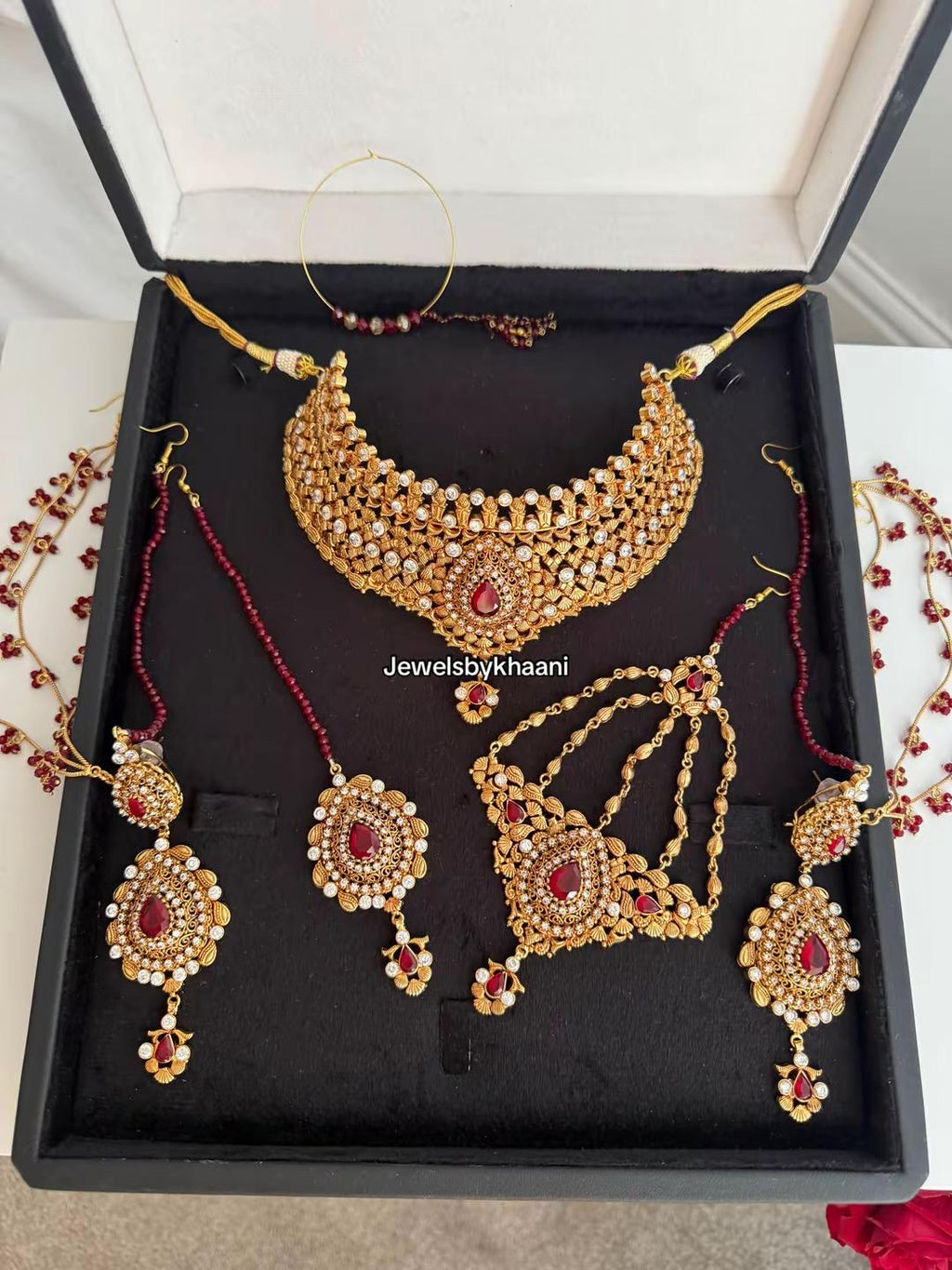 24k Gold plated 4pcs  bride Indian/Pakistani Bridal Choker Jewelry Set for Wedding (Necklace, Maang Tikka, Jhumka Earrings, Jhoomar)
