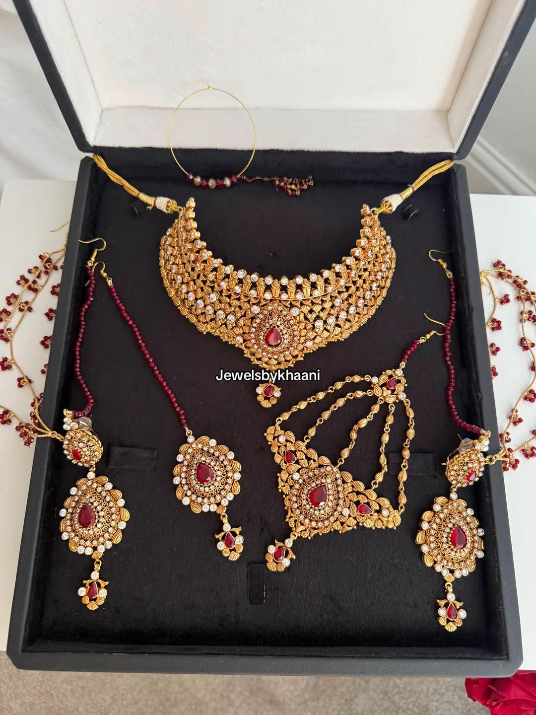24k Gold plated 4pcs  bride Indian/Pakistani Bridal Choker Jewelry Set for Wedding (Necklace, Maang Tikka, Jhumka Earrings, Jhoomar)