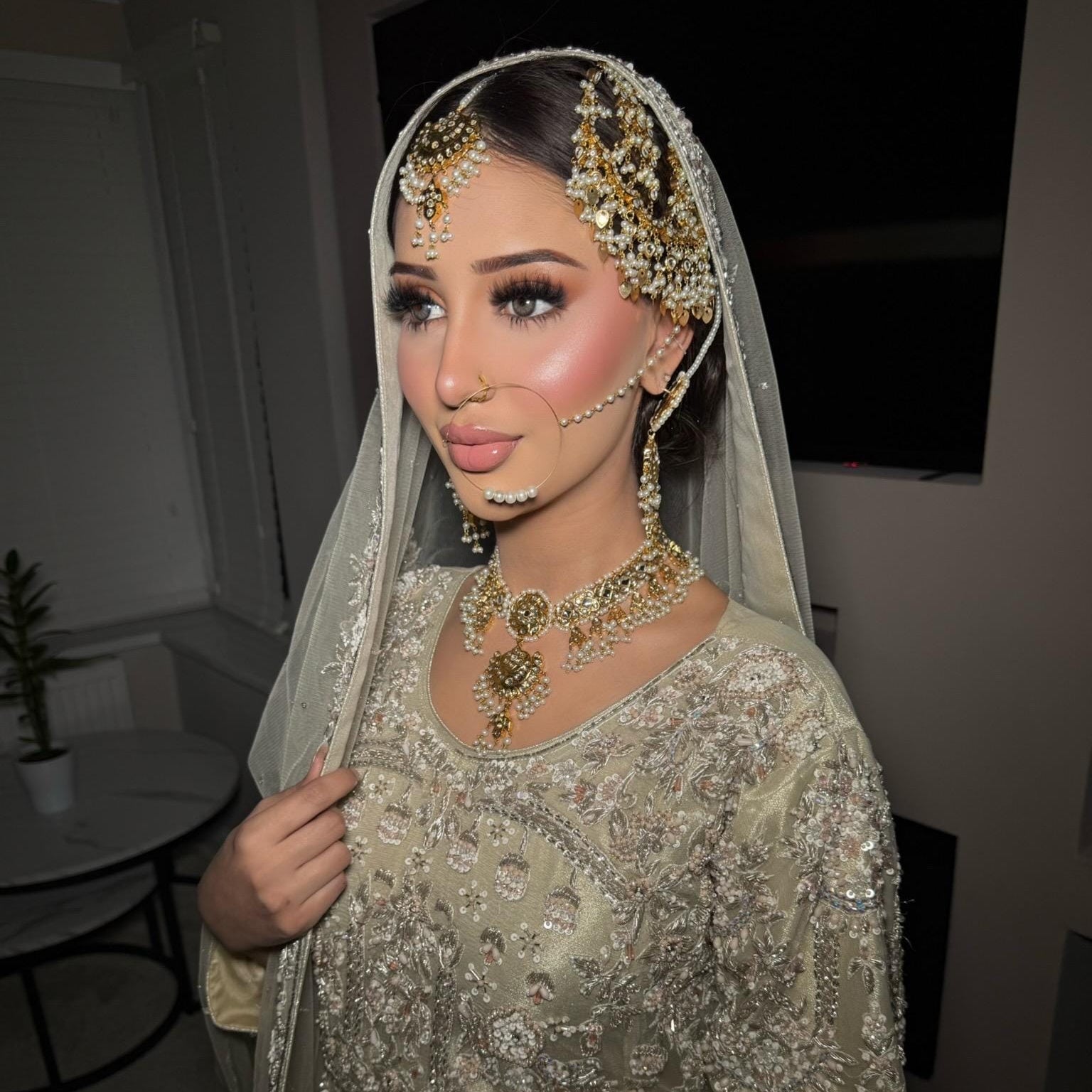24k Gold plated 5pcs  bride Indian/Pakistani Kundan Bridal Choker Jewelry Set for Wedding (Necklace, Maang Tikka, Jhumka Earrings, Jhoomar)
