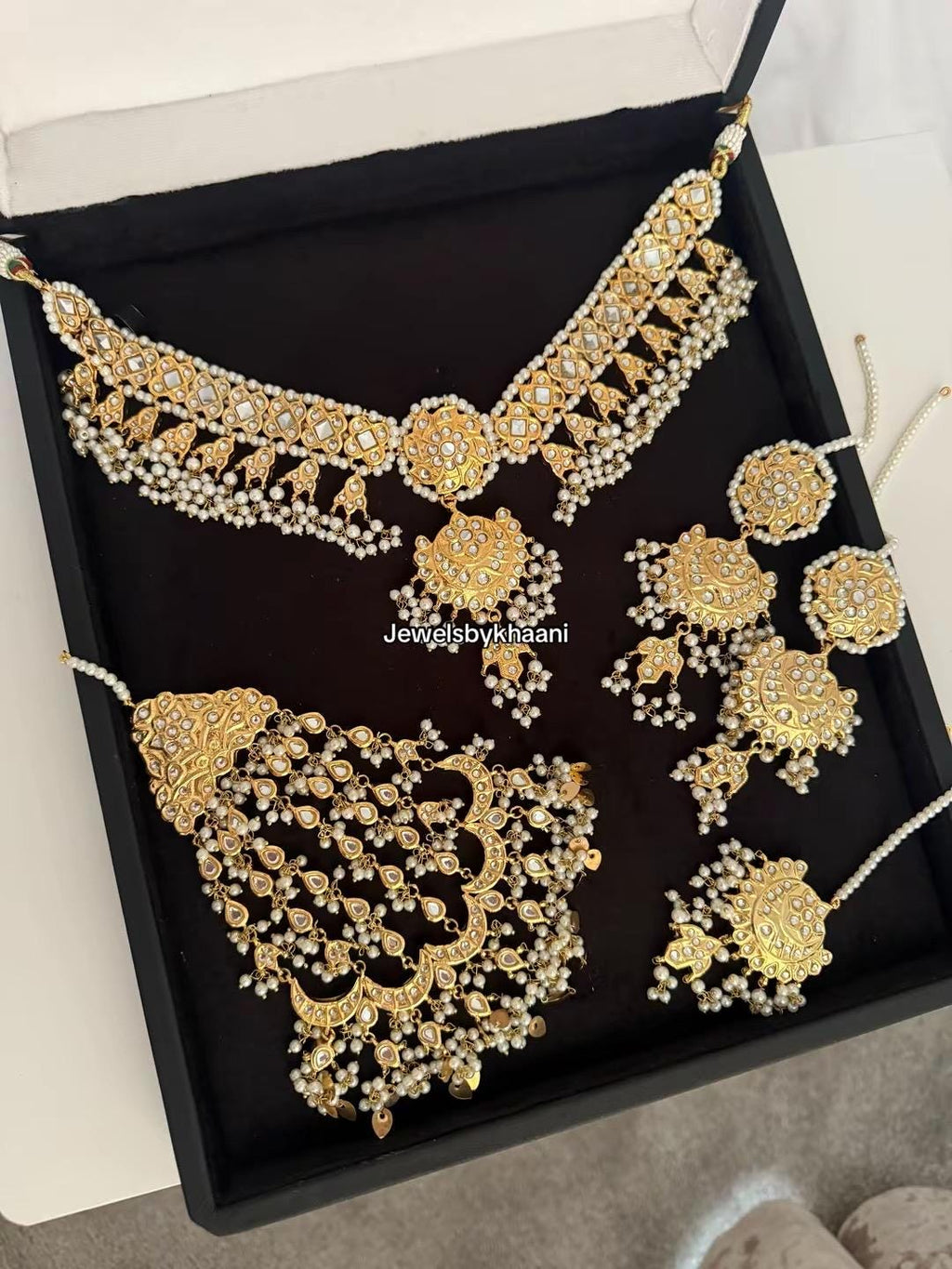 24k Gold plated 5pcs  bride Indian/Pakistani Kundan Bridal Choker Jewelry Set for Wedding (Necklace, Maang Tikka, Jhumka Earrings, Jhoomar)