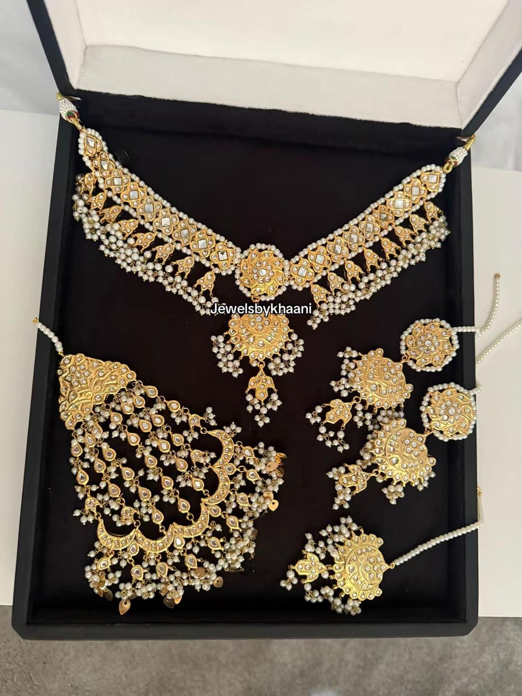 24k Gold plated 5pcs  bride Indian/Pakistani Kundan Bridal Choker Jewelry Set for Wedding (Necklace, Maang Tikka, Jhumka Earrings, Jhoomar)