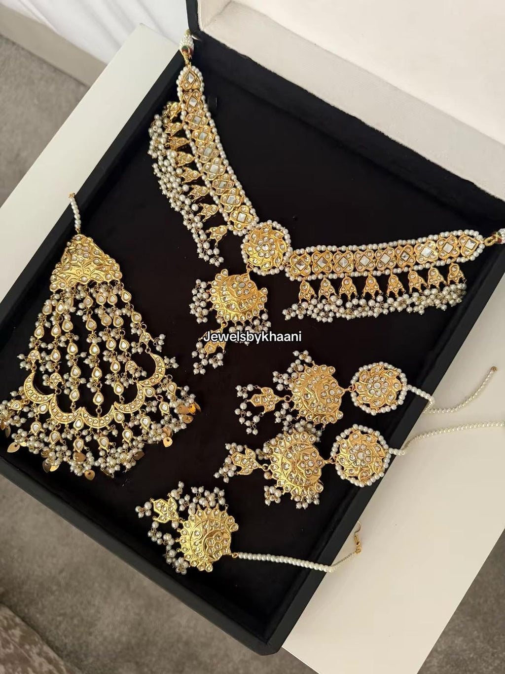 24k Gold plated 5pcs  bride Indian/Pakistani Kundan Bridal Choker Jewelry Set for Wedding (Necklace, Maang Tikka, Jhumka Earrings, Jhoomar)