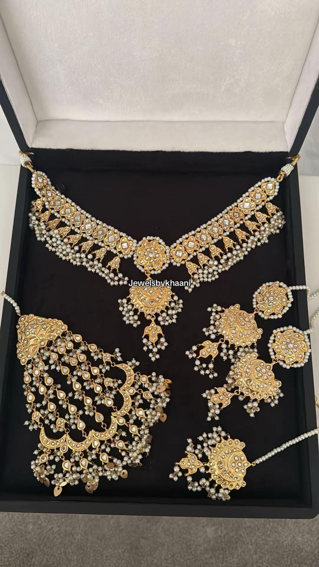 24k Gold plated 5pcs  bride Indian/Pakistani Kundan Bridal Choker Jewelry Set for Wedding (Necklace, Maang Tikka, Jhumka Earrings, Jhoomar)