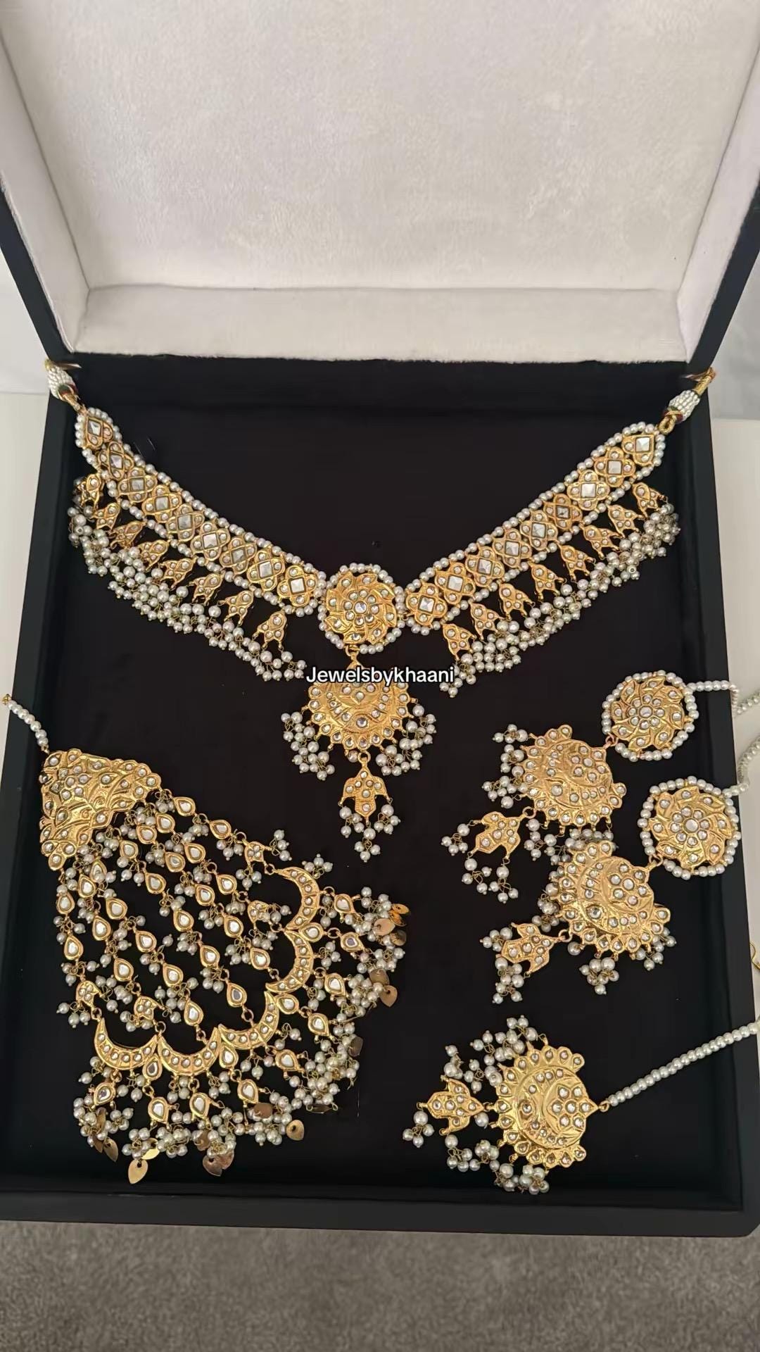 24k Gold plated 5pcs  bride Indian/Pakistani Kundan Bridal Choker Jewelry Set for Wedding (Necklace, Maang Tikka, Jhumka Earrings, Jhoomar)