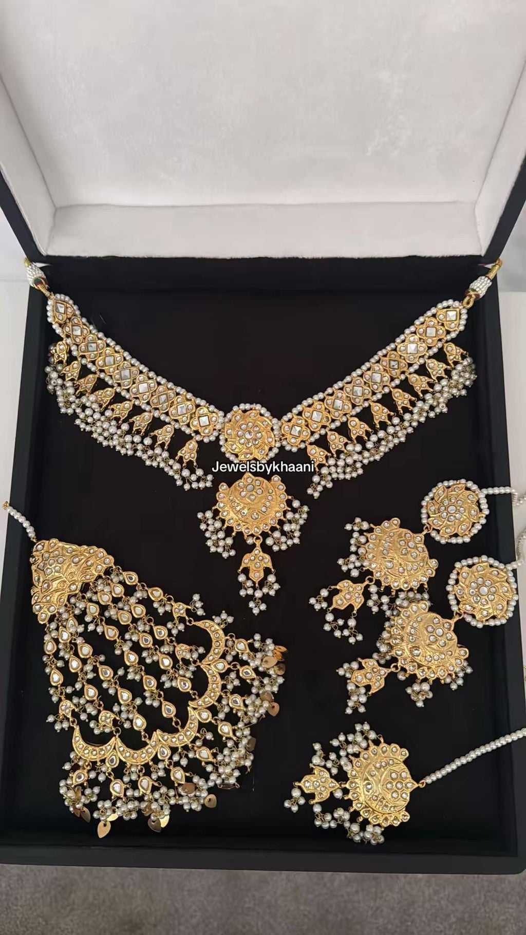 24k Gold plated 5pcs  bride Indian/Pakistani Kundan Bridal Choker Jewelry Set for Wedding (Necklace, Maang Tikka, Jhumka Earrings, Jhoomar)